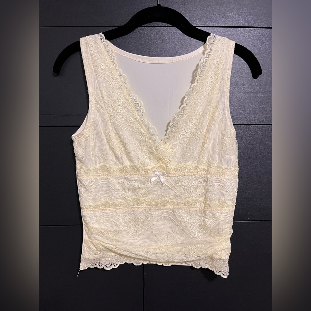 Yellow Lace V-Neck Sleeveless Blouse Tank Top Women’s Sz M NWOT